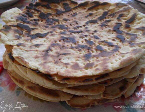 Выпечь таким образом все коржи.