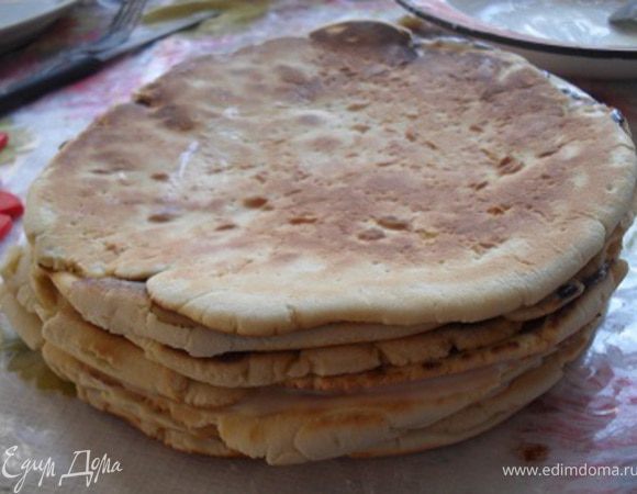 Смазать коржи кремом.