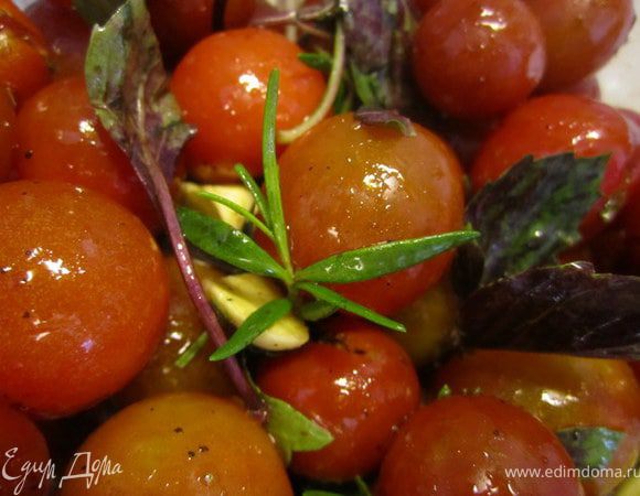 Порезанный чеснок, бальзамический уксус, оливковое масло.