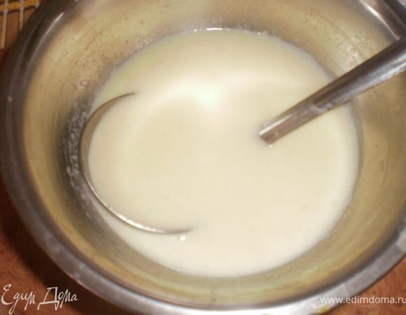 Дыню пюрировать, добавить в молочно-яичную смесь, добавить йогурт и желатин.