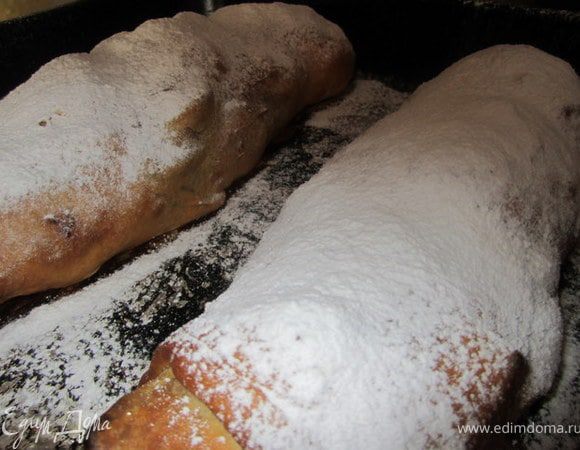 Духовку разогреть до 180-190 гр.
Выпекать 15-20 минут. 
После выпечки, по желанию штрудель посыпать пудрой.