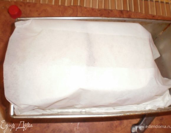 Накрываем пергаментом и отправляем в духовку при 180 градусах на 15-20 минут.