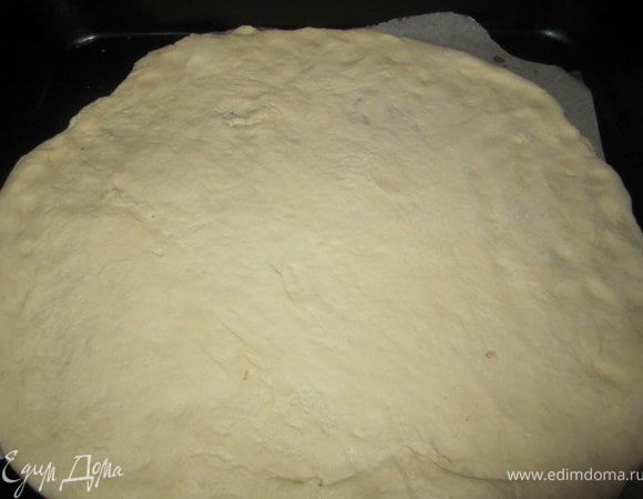 Тесто можно приготовить по рецепту http://www.edimdoma.ru/recipes/26402
Раскатать  тесто нужной формы.