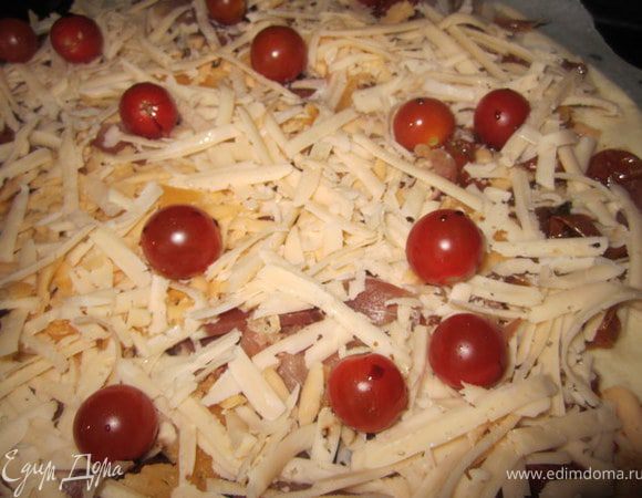 Добавить помидорки чери.