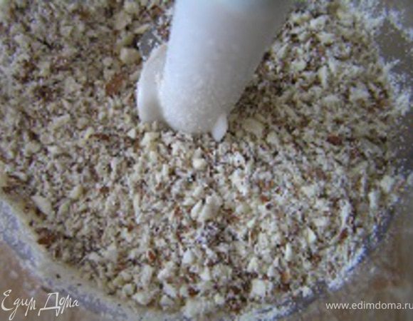 Миндаль измельчить.