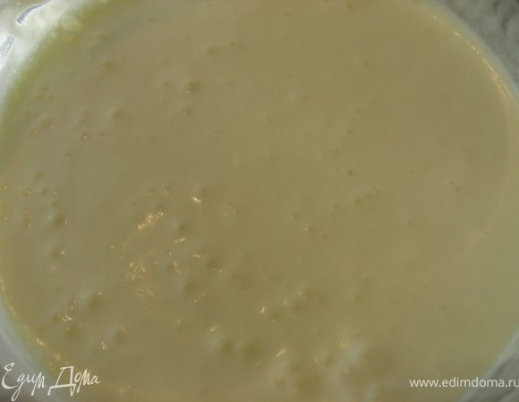 Мороженное устанавливаем в морозилку, не забываем время от времени его помешивать.  