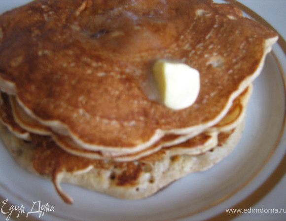 Готовые блинчики смазывать сливочным маслом