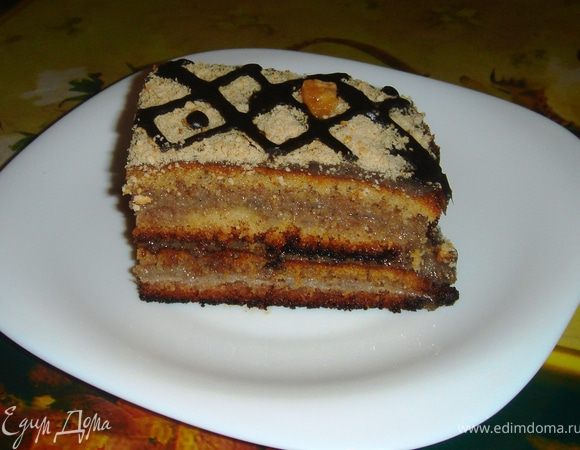 Украсить можно, как угодно и чем угодно.
Я сделала крошку из печенья. Посыпала им тортик, украсила остатками заварного крема и конфетками))
Этот торт нужно настаивать где-то двое суток...Он получается невероятно сочным!!! Просто тает во рту!
Всем приятного аппетита!
