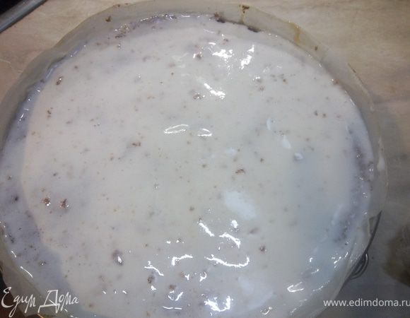 Промазываем растопленным зефиром на водяной бане.