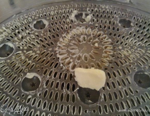 а дальше все как обычно-хоть варить, хоть жарить. для пароварки хорошо смазать решетку сливочным маслом (чтобы не прилипали)....