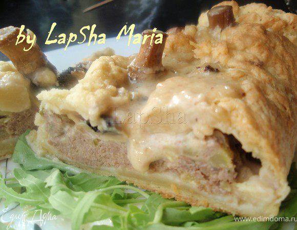 Полить готовый рулет нашим соусом. Приятного аппетита!