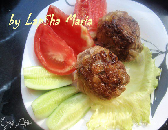 Обжарила до золотистой корочки и томила под крышкой 15-20 минут. Можно подавать с тем же соусом. Получилось очень вкусно и без теста, вариант для тех кто не ест мучного. 