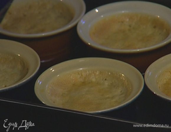 Крем остудить, затянуть пищевой пленкой и поставить на час в холодильник. 