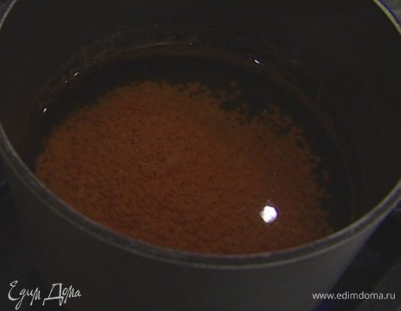 Чечевицу отварить до готовности согласно инструкции на упаковке. 