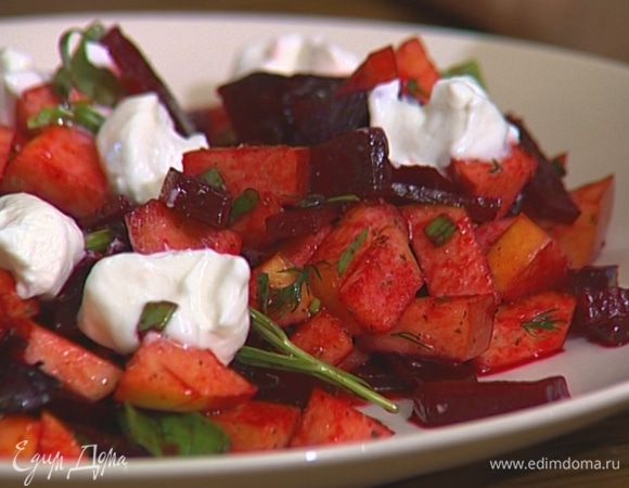 Добавить кусочки творога и зеленый лук. 