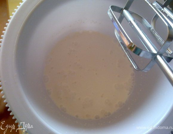 Ягоды перебираем, сливки взбиваем