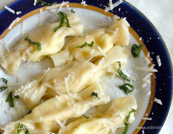 Отварить в подсоленной воде 3-4 мин. Подавать со сливочным маслом, посыпать пармезаном и мятой... Bon Appetit!