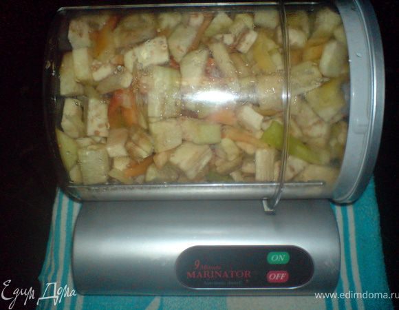 сложить в маринатор,добавить приправу,мариновать 9 минут