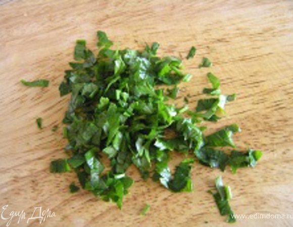 Зелень порубить.