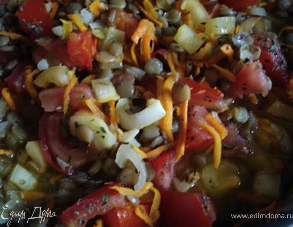 Добавить бульон и все тушить до готовности чечевицы. 