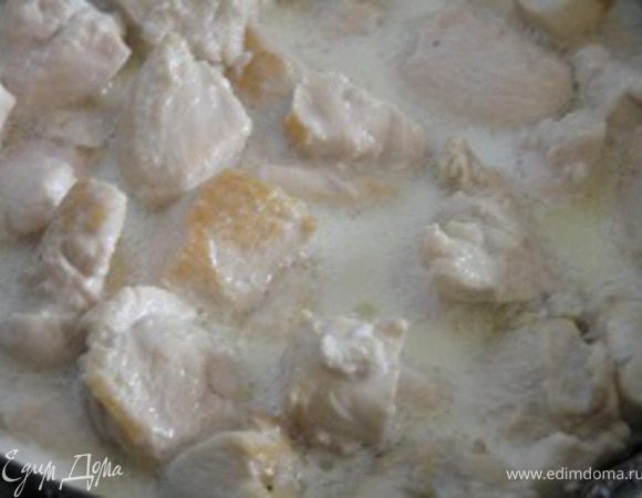 добавить теплое молоко,