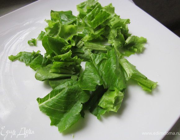 Листовой салат порвать руками