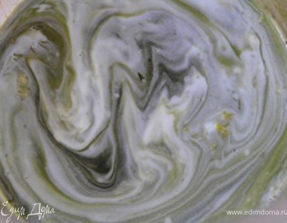 Убрать с огня, добавить сок мяты, перемешать.