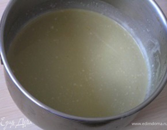 Добавить набухший желатин, тщательно размешать до полного растворения желатина (по желанию можно процедить).