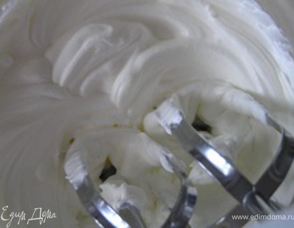 Сливки взбить.