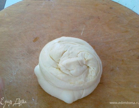 сворачиваем в змейку,также делаем и второе тесто