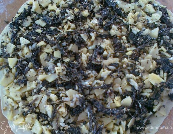 и кладём в него начинку