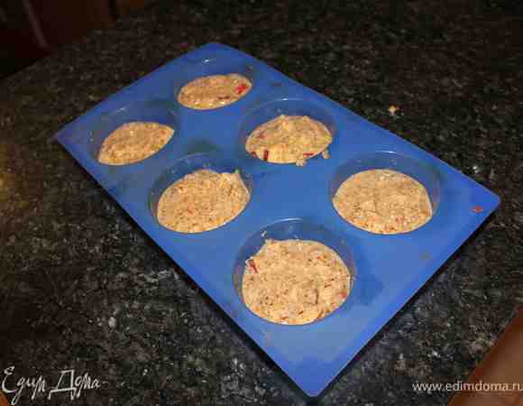 7. Выложить наше тесто в формочки на 3/4.
