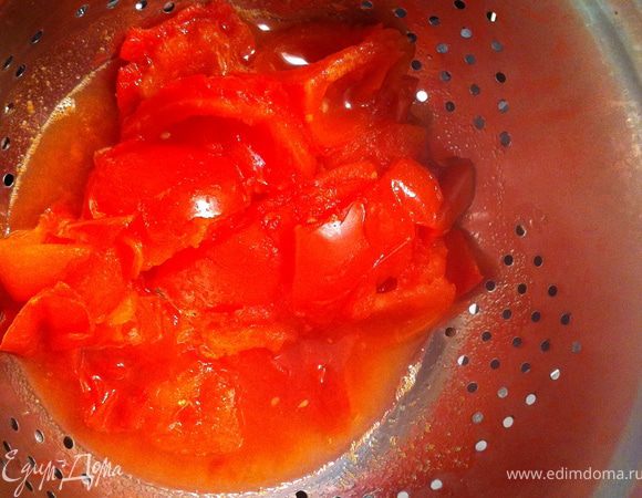 через 15 минут в дуршлаг, и ждем пока вся вода не стечет . 
