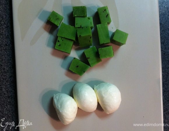 сыра не должно быть сильно много, ведь это томатный, а не сырный суп.