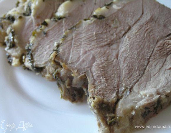 А на следуюший день из остатков запеченой рульки можно нарезать ломтики для бутербродов, кубики для салата или измельчить для начинки мясного пирога! Экспериментируйте :)