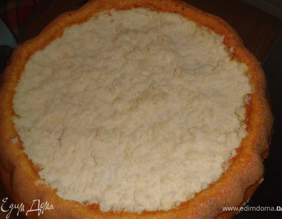 Вырезаем аккуратно мякоть, чтобы не повредить донышко.