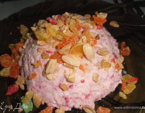 Далее оставляем в холодильнике тарелку на верхней полке(там похолоднее) на 3-4 часа - лучше больше.А потом переворачиваем на блюдо - получается купол, который обсыпаем цукатами, орехами(чем душа пожелает!).Вот и все!





Приятного аппетита!!!