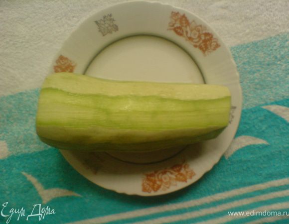 кабачок,размером,больше среднего,почистить полосками