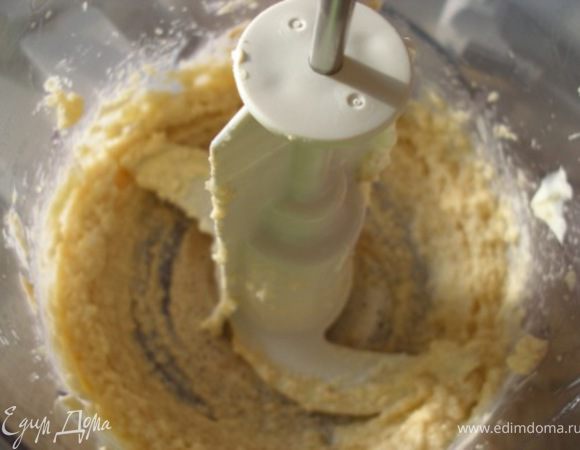 Добавить сметану и кофе, перемешать.
