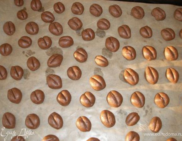 Выкладываем печенье на застеленный пергаментом противень. Выпекаем 15 мин. при 200С. 