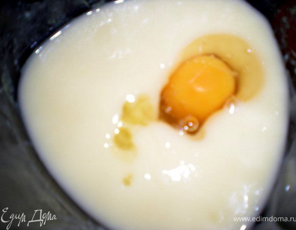 Картофель измельчить в блендере с желтком и молоком.