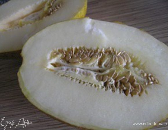 Дыню разрезать пополам, удалить семечки,