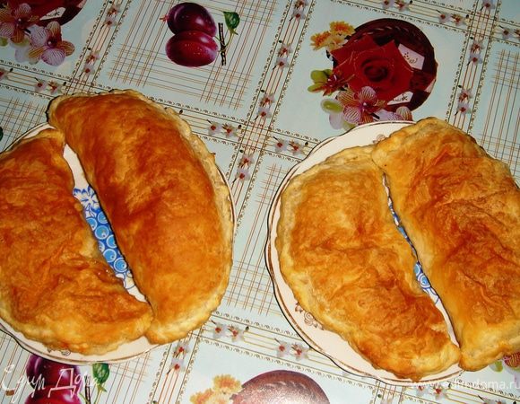 Смазать водой!!! И выпекать до готовности в разогретой до 200г духовке.