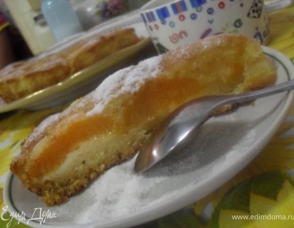 Ну все, ставим чайник и отрезаем кусочек пирога, пирог лучше есть теплым но и холодный он тоже вкусный.