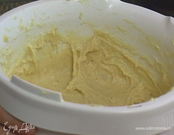 Поставить охлажденное тесто в теплое место на 3‒4 часа.