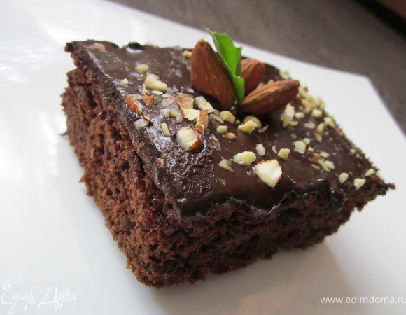 Пирог получился нежный, вкусный и очень шоколадный. Мне было сказано, что не хуже, чем в дорогом ресторане (а про цуккини и вообще не догадались)
Приятного аппетита!
