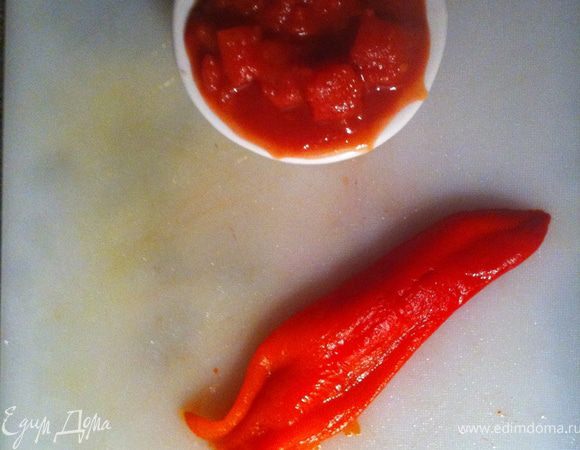 томаты в собственном соку, и перец с духовки без косточек и кожуры