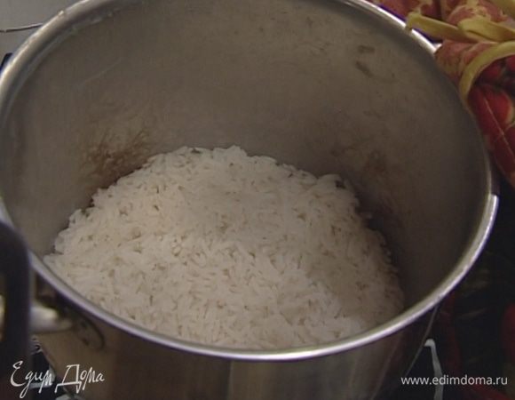 Рис отварить согласно инструкции на упаковке.