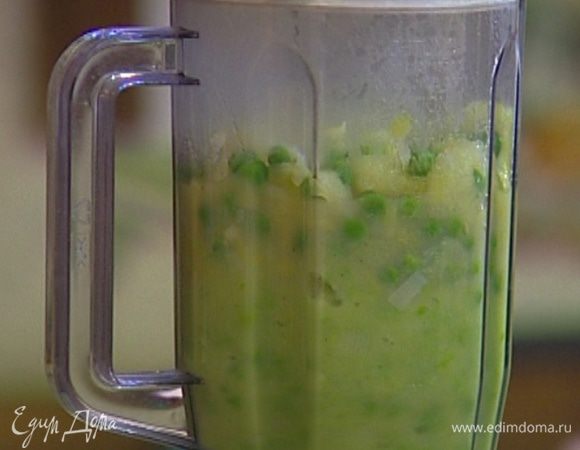Взбить суп в блендере.