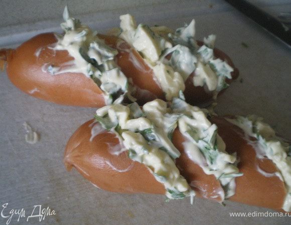 В надрезы выложить получившуюся начинку.